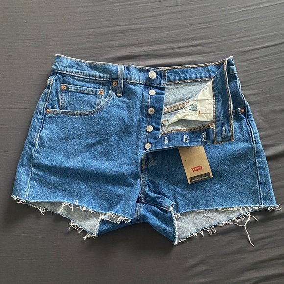 Levi's Women's 501 Original Shorts - Picture 2 of 4